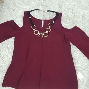 Women's top Cold shoulder Burgundy Size Small
